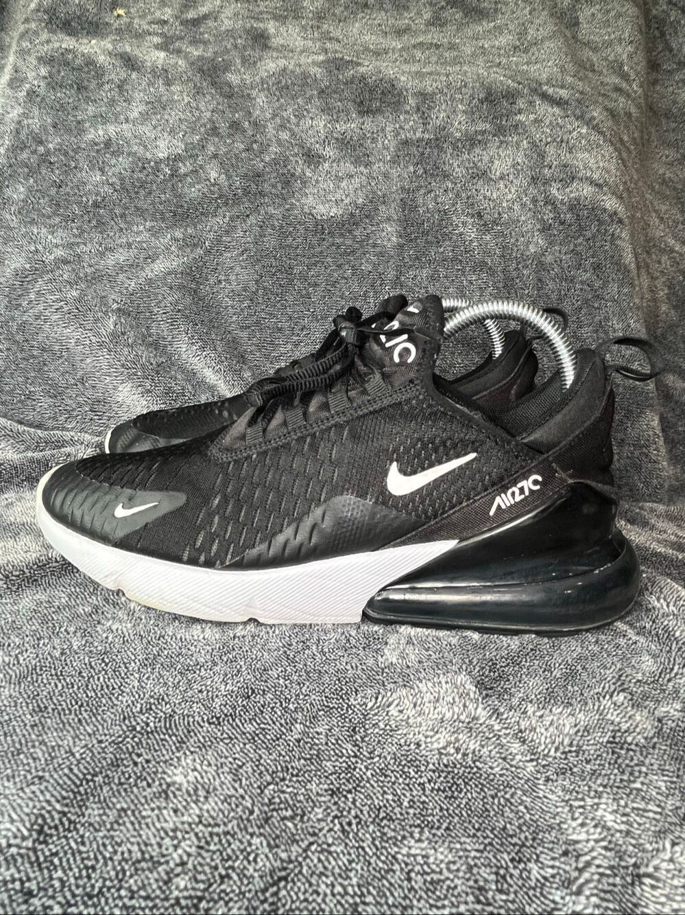 Nike Air Max 270 Womens Size 9 Black White Sneakers Shoes